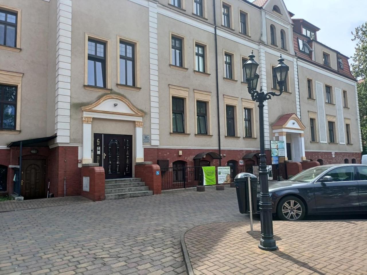 Lemuria Pokoje Hostel Chojnowska A Legnica Exteriör bild