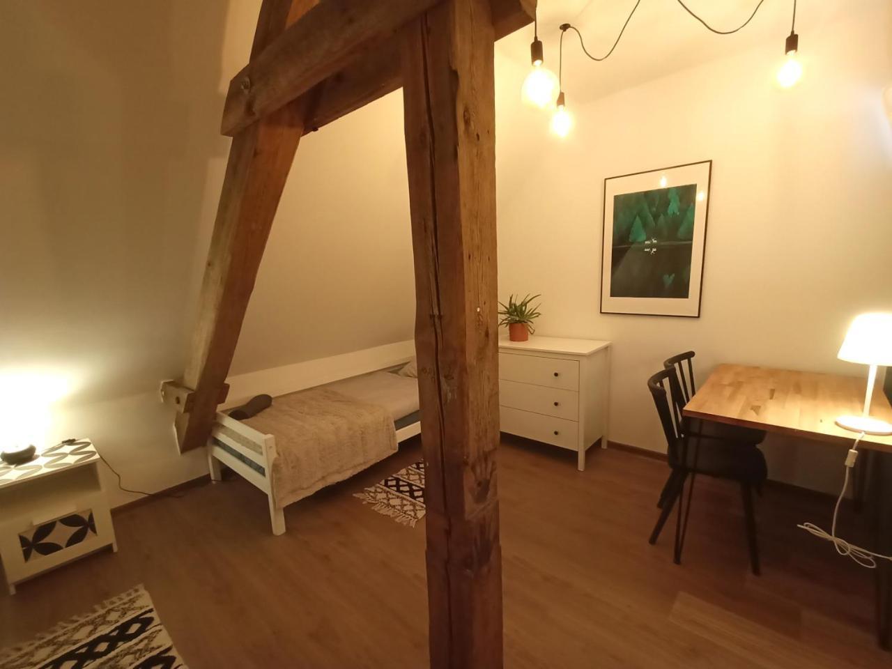 Lemuria Pokoje Hostel Chojnowska A Legnica Exteriör bild