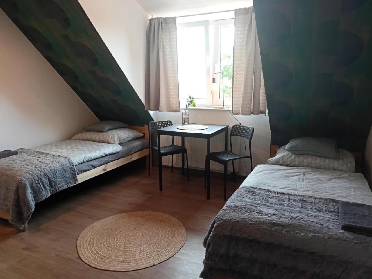 Lemuria Pokoje Hostel Chojnowska A Legnica Exteriör bild