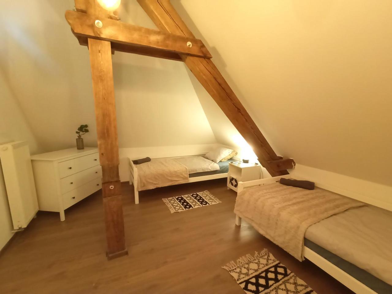 Lemuria Pokoje Hostel Chojnowska A Legnica Exteriör bild