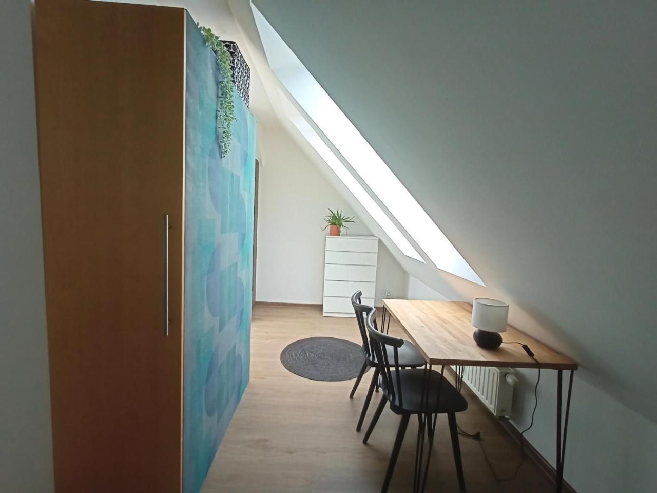 Lemuria Pokoje Hostel Chojnowska A Legnica Exteriör bild