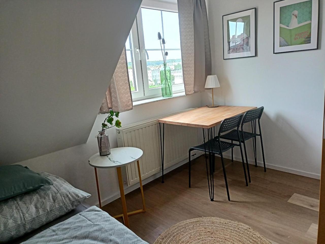 Lemuria Pokoje Hostel Chojnowska A Legnica Exteriör bild