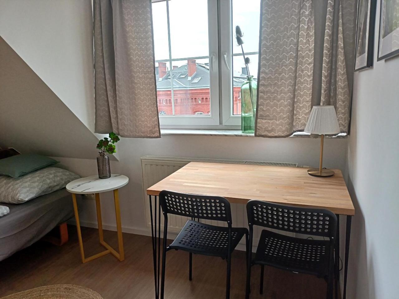 Lemuria Pokoje Hostel Chojnowska A Legnica Exteriör bild