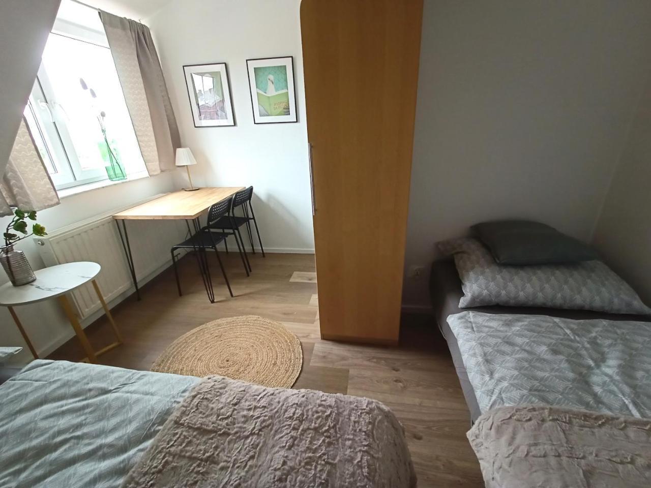 Lemuria Pokoje Hostel Chojnowska A Legnica Exteriör bild