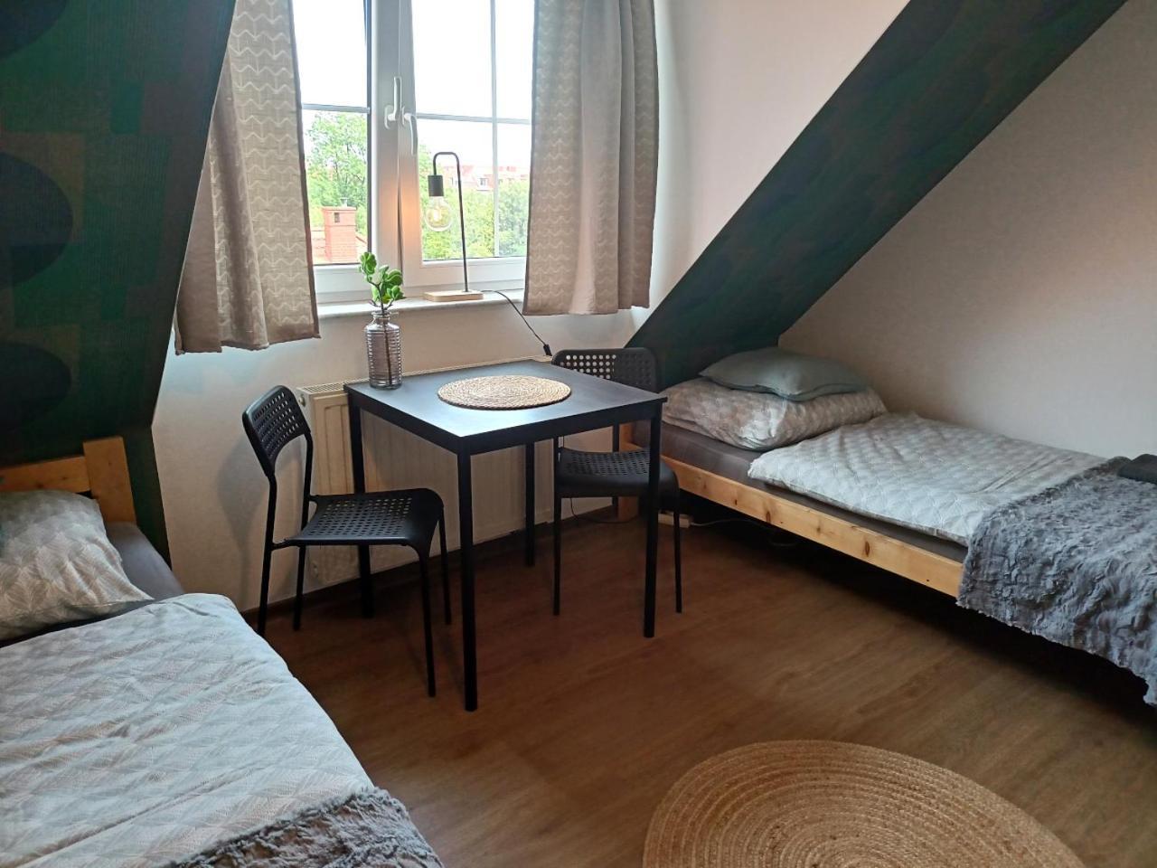 Lemuria Pokoje Hostel Chojnowska A Legnica Exteriör bild