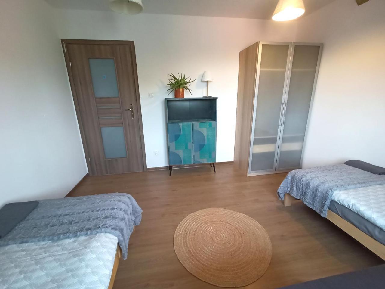 Lemuria Pokoje Hostel Chojnowska A Legnica Exteriör bild