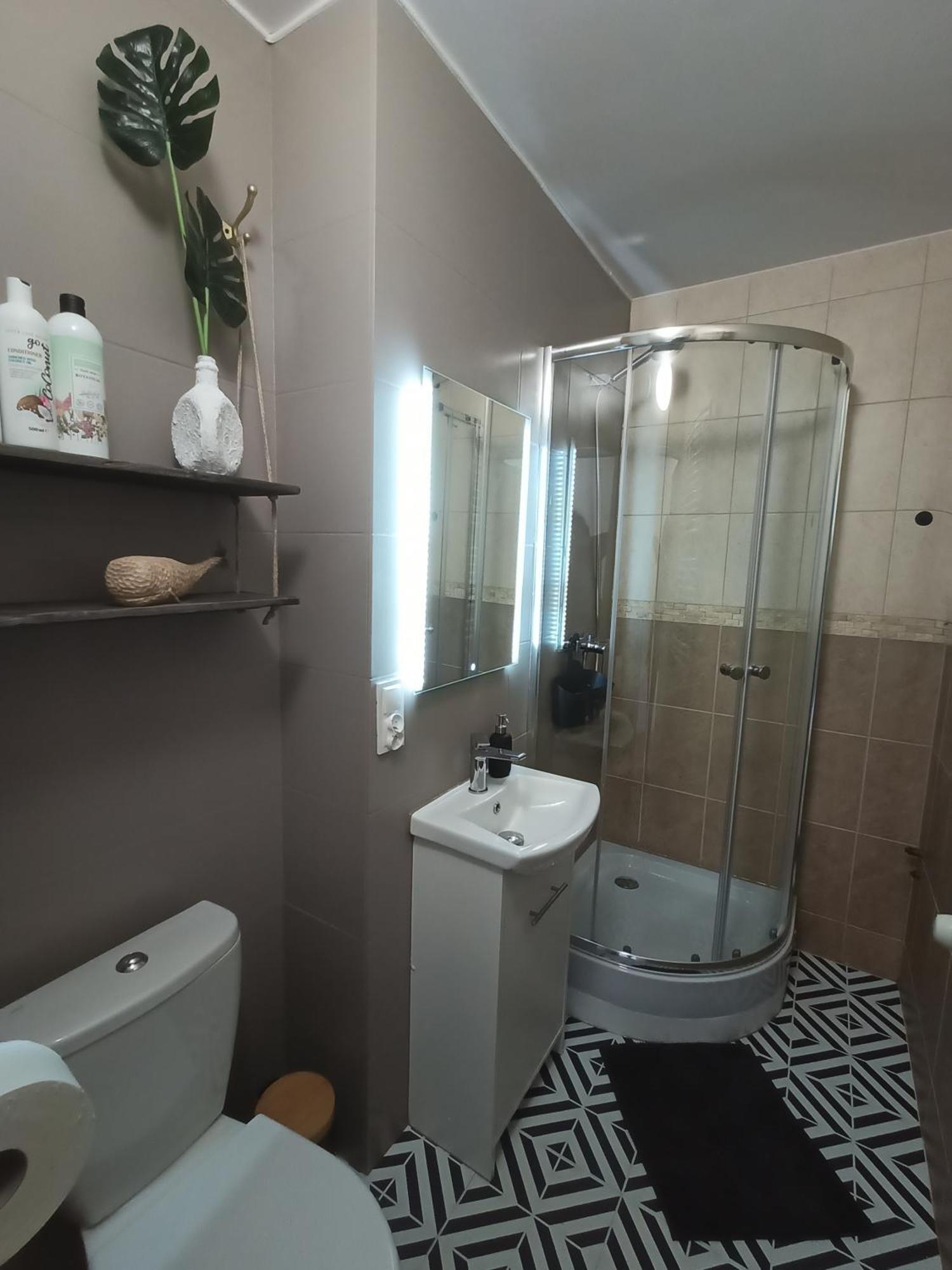 Lemuria Pokoje Hostel Chojnowska A Legnica Exteriör bild