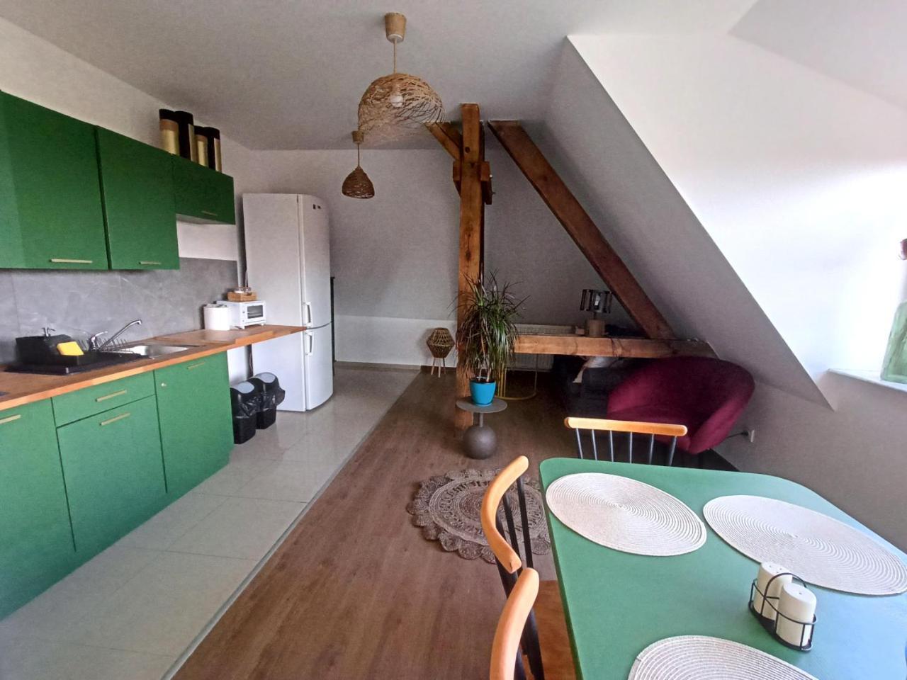 Lemuria Pokoje Hostel Chojnowska A Legnica Exteriör bild