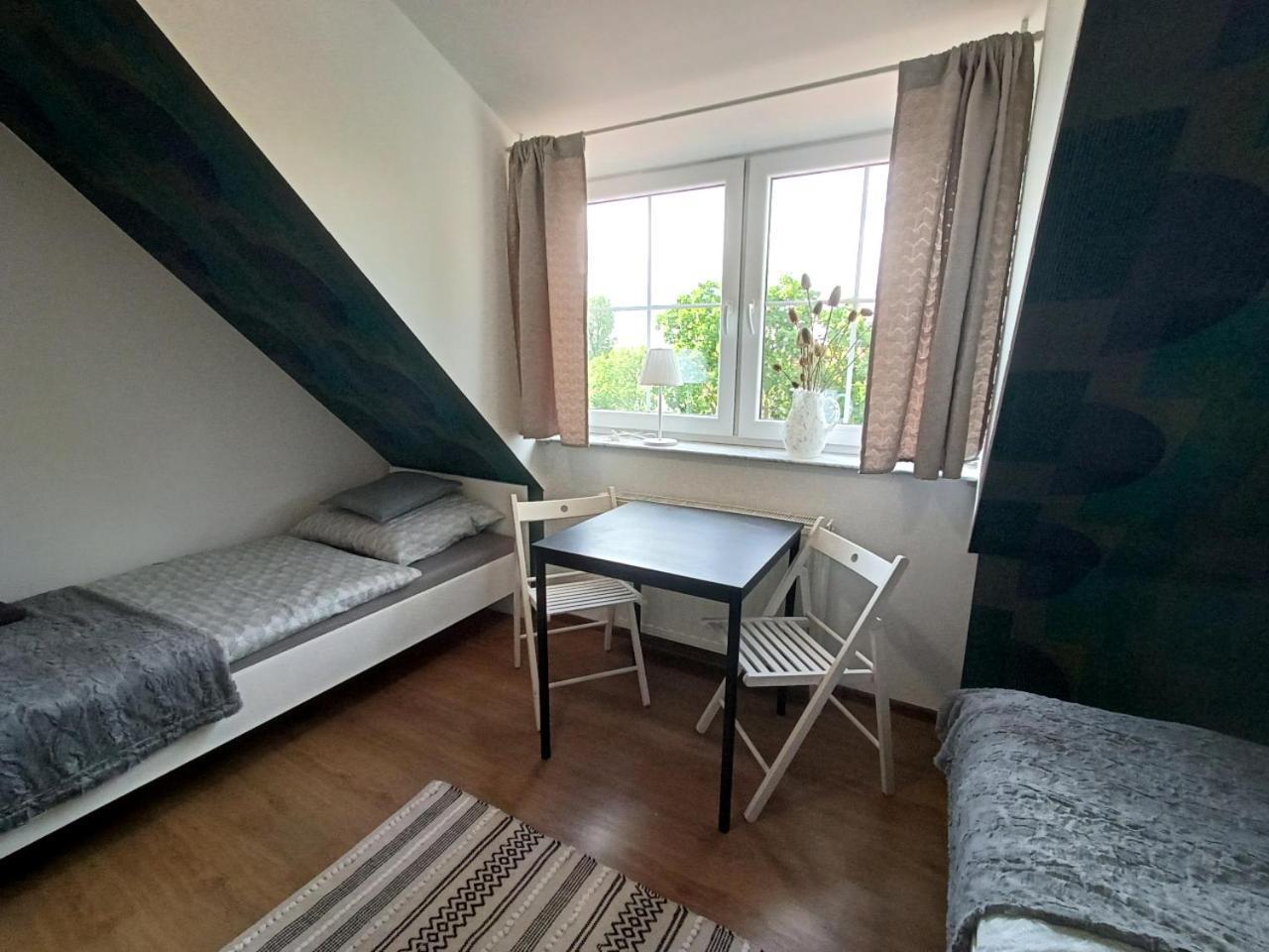 Lemuria Pokoje Hostel Chojnowska A Legnica Exteriör bild