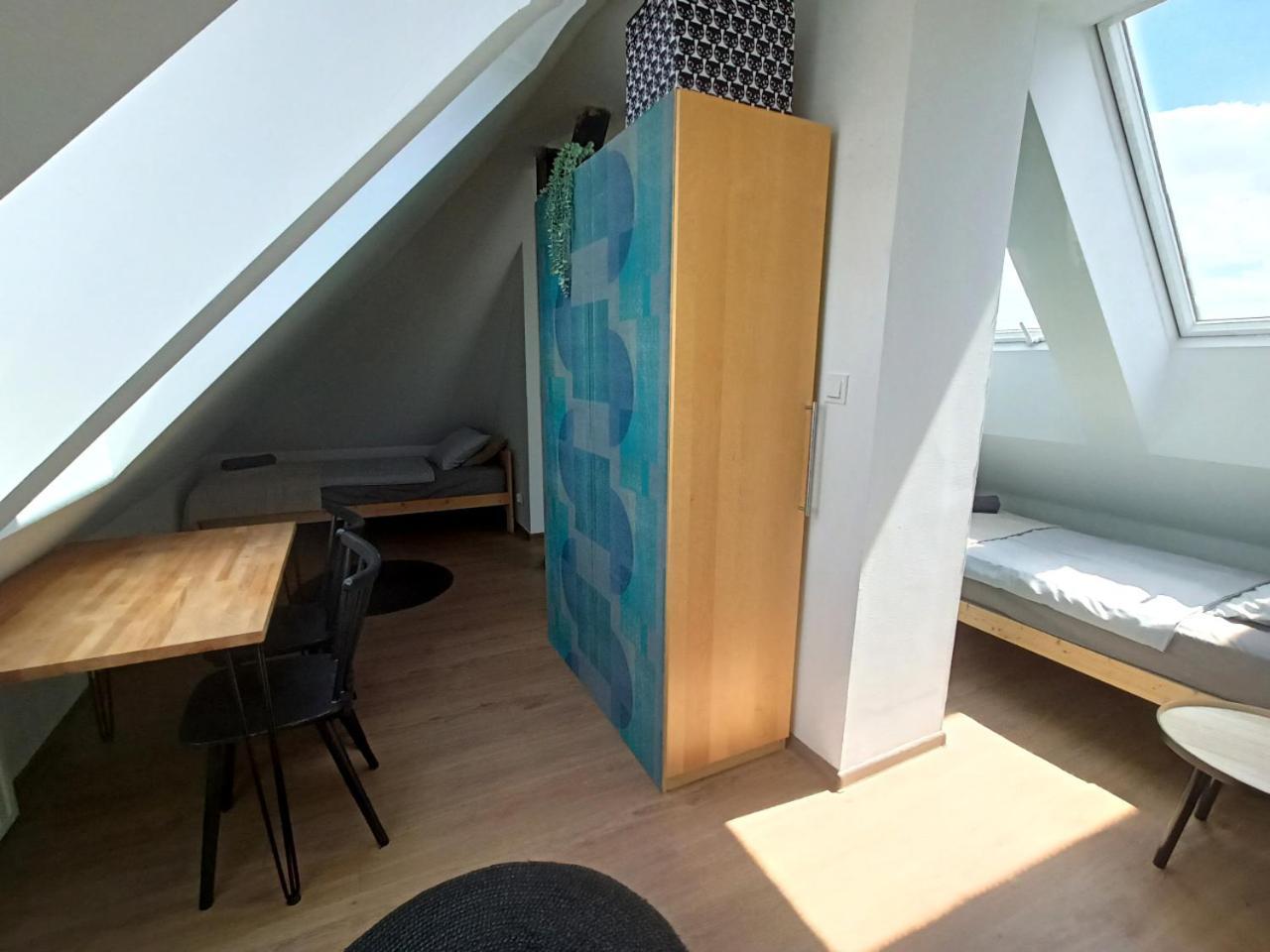 Lemuria Pokoje Hostel Chojnowska A Legnica Exteriör bild