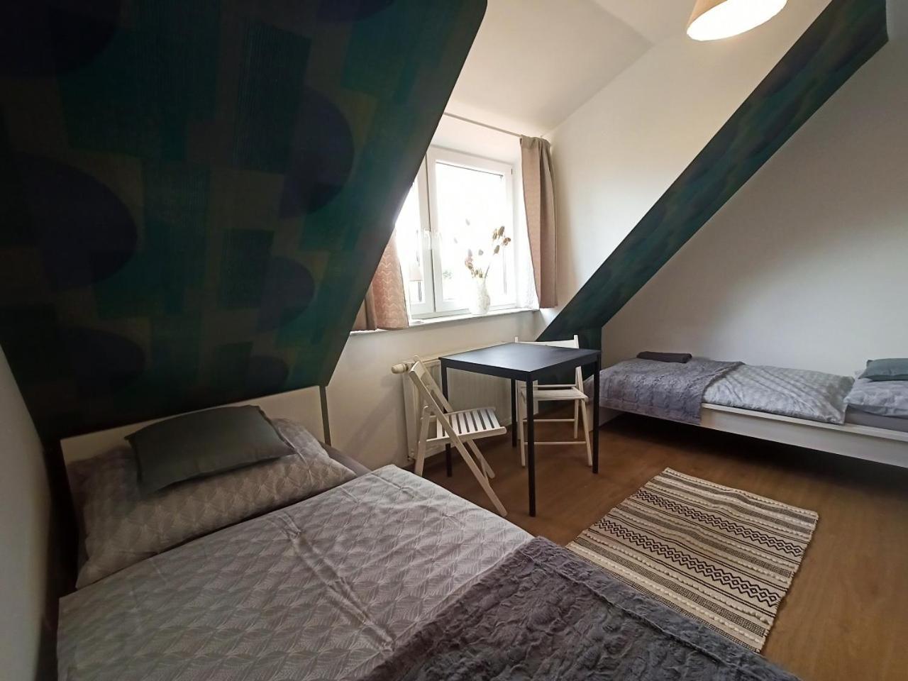 Lemuria Pokoje Hostel Chojnowska A Legnica Exteriör bild