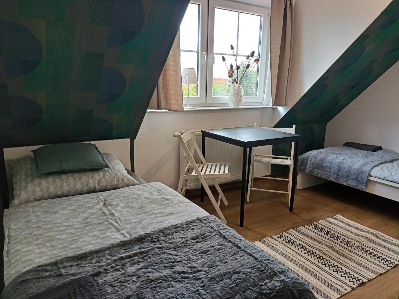 Lemuria Pokoje Hostel Chojnowska A Legnica Exteriör bild